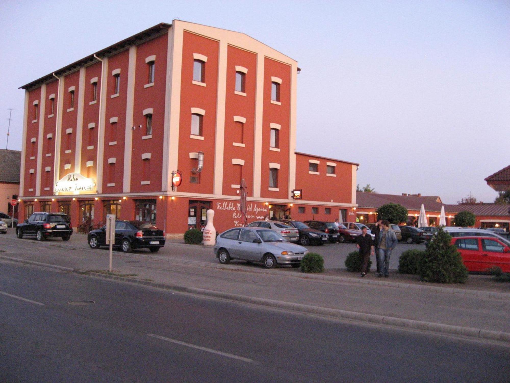 Malom Club Panzió Baja Exterior foto