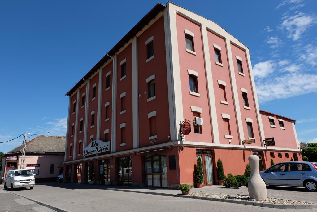 Malom Club Panzió Baja Exterior foto