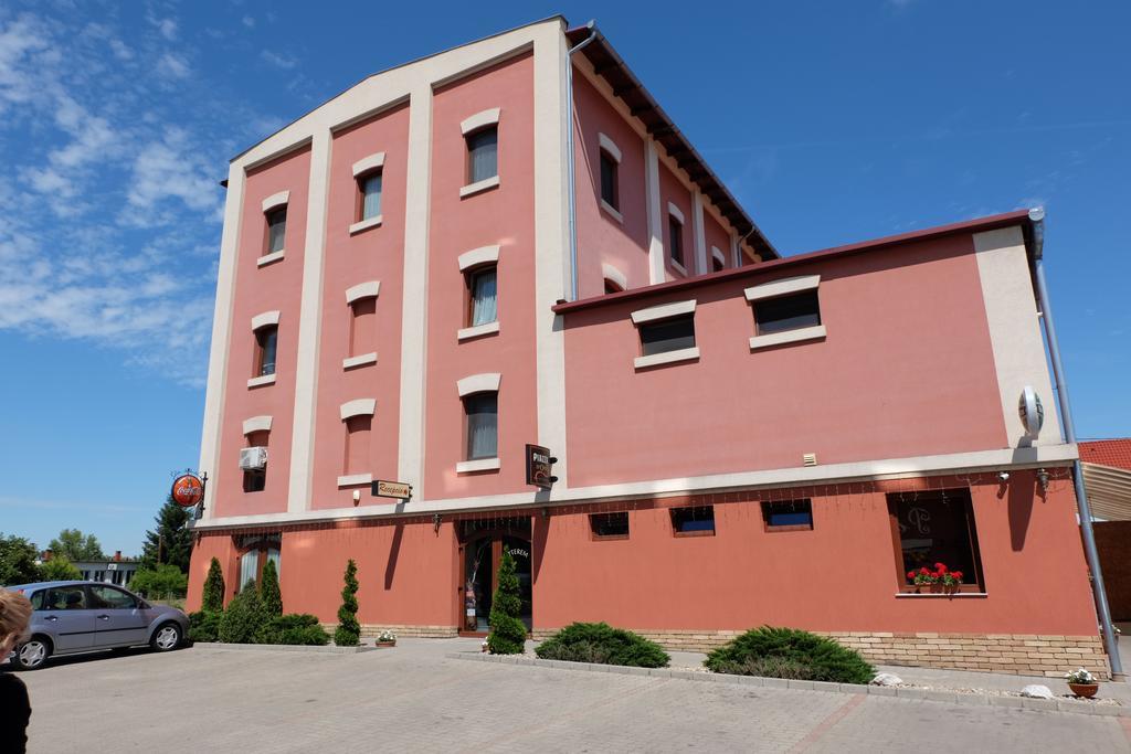 Malom Club Panzió Baja Exterior foto